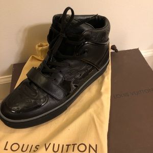 Almost New LV sneaker